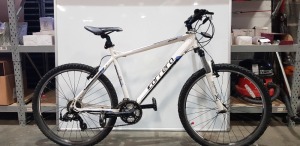 1 X CARRERA VALOUR MOUNTAIN BIKE - 21 GEARS - 52CM FRAME SIZE - IN GOOD CONDIITION