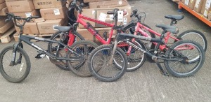 4 X MIXED BIKE LOT INCLUDING 1 FALOON RAPTOR BIKE - 1 ENVY APOLLO BIKE - 1 DUNLOP SPORT SUPREME - 1 SPECIALIZED VEGAS BIKE