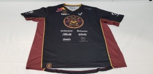 22 X BRAND NEW ENCE JERSEY IN BLACK / MULTICOLOURED WITH MIXED SPONSORS ALL IN SIZE XXL - IN ONE TRAY - TRAY NOT INCLUDED