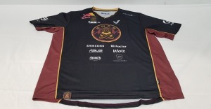 21 X BRAND NEW ENCE JERSEY IN BLACK / MULTICOLOURED WITH MIXED SPONSORS ALL IN SIZE XL - IN ONE TRAY - TRAY NOT INCLUDED