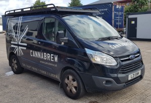 BLACK FORD TRANSIT CUSTOM 270 LTD E -DIESEL PANEL VAN 2198CC FIRST REGISTERED 26/6/2015 REG: L21EMH MILEAGE : 130,896 1 KEY NO V5 MOT UNTIL 25/1/2025 BACK BUMPER IS LOOSE