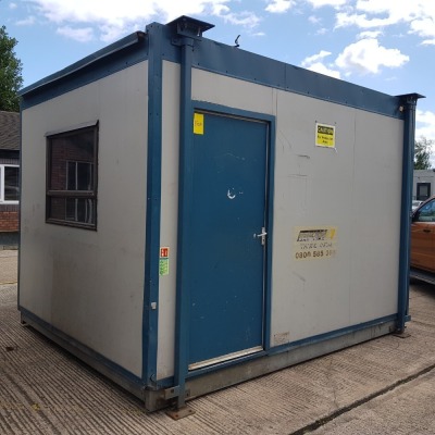 MODULAR PORTACABIN OFFICE DIMENSIONS - LENGTH 3.7M X WIDTH 2.75M X HEIGHT 2.76M S/N 238/98 2 DOORS & 1 WINDOW INTERNAL CIRCUIT BOARD, HEATER, ELECTRICS & FLUORESCENT TUBE LIGHT INSTALLED