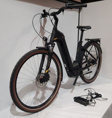 BERGAMONT E-HORIZON EDITION WAVE BLACK BIKE MODEL: 281006 ; FRAME SIZE 48CM VERSATILE E-TREKKING BIKE WITH NEWLY DEVELOPED WAVE FRAME IN MONOTUBE CONCEPT CONSTRUCTION, WITH EXCELLENT ERGONOMICS AND EXCEPTIONAL DRIVING CHARACTERISTICS. QUIET BOSCH DRIVE.