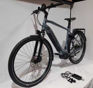 SCOTT SUB TOUR ERIDE 10 MENS BIKE MODEL : 286565 ; FRAME SIZE XL KEY FEATURES SUB ERIDE ALLOY FRAME BOSCH PERFORMANCE, 625WH BATTERY BT CONNECTIVITY, OVER-THE-AIR UPDATES FRONT SUSPENSION: SUNTOUR 63MM SHIMANO 10 SPEED SHIMANO DISC BRAKES FENDERS, STAND,