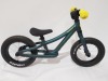 SCOTT SCALE RC WALKER BIKE MODEL : 290738 ; FRAME SIZE 2/3 YEARS OF AGE KEY FEATURES KIDS FROM 85 CM 12'' WHEELS 3.3 KG / 7.28 LBS PERFECT BIKE TO LEARN THE BASIS BALANCE BIKE FOR BEGINNER 1. SIZE THE SCOTT SCALE RC WALKER IS THE BALANCE BIKE FOR KIDS WH - 3