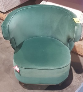 1 X CURVED BACK GREEN VELVET STYLE SINGLE CHAIR SLIGHT MARKING ON FRONT BOTTOM ( SOFA.COM RETURNS )