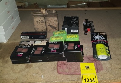 32 X BRAND NEW MIXED MAKEUP LOT CONTAINING 10 X SLEEK MAKE UP BOW KIT - MEDIUM 821 / 8 X BUTTER LONDON SET OF 3 LIP GLOSS / 6 X W7 ATOMIC APPLE LIP BALM / 2 X MARS PURE RADIANT TINTED MOISTURIZER / 2 X MAKE UP FOR EVER AQUA INK LINER XL - ETC