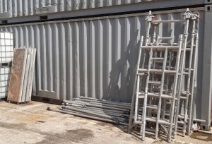 LARGE QUANTITY OF ALUMINIUM TOWER SCAFFOLD TO INCLUDE - 4 X 2.5M TRAPDOOR BOARDS, 7 X FRAMES WITH APPROX 25 SCAFFOLD POLES