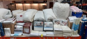 LARGE AMOUNT OF BRAND NEW BEDDING LOT CONTAINING THE FINE BEDDING COMPANY SPUNDOWN MATTRESS PROTECTORS / WATER-PROOF TERRY TOWELLING MATTRESS PROTECTORS / FINE BEDDING COMPANY BREATHE MATTRESS PROTECTOR / ZIPPED PILLOW PROTECTORS / VARIOUS PILLOWS / SHOPW