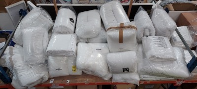 LARGE AMOUNT OF BRAND NEW BEDDING LOT CONTAINING 10.5 TOG DOUBLE BED TOG - MUSBURY PEACHSKIN DOUBLE 13.5 TOG DUVET - SINGLE DUVET 10.5 TOG - MUSBURY QUILTED MATTRESS PROTECTOR - 24 X 16 HOLLOW FIBRE CUSHIONS - KING SIZE BED DUVET 3.0 TOG ETC ON A FULL BAY