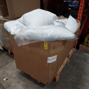 FULL PALLET BOX CONTAINING LARGE AMOUNT OF MIXED BEDDING INCLUDING KINGSIZE BED DUVET 3.0 TOG - COROVIN FULLY FITTED MATTRESS PROTECTOR 36 X 78- KING SIZE ECO FRESH DUVET 10.5 TOG - VARIOUS CUSHIONS AND PILLOWS ETC IN ONE FULL PALLET BOX