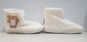 10 X BRAND NEW DUNLOP SLIPPERS STYLE NAME ELGIN IN OFF-WHITE IN SIZE LARGE IN ONE BOX