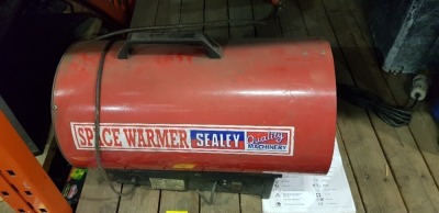 1 X SEALEY PROPANE SPACE HEATER (LP 100 ) - INCLUDES GAZ HOSE