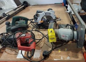 4 PIECE MIXED TOOL LOT CONTAINING BOSCH ELECTRICAL PLANER ( PHO 15-82) / 1 X TITAN CIRCULAR SAW ( TTBB874CSW ) / 1 X BLACK AND DECKER HAMMER DRILL ( KD975) / 1 X BENCH GRINDER ( NLHI50BG )