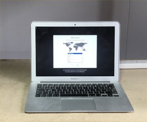 APPLE 13 INCH A1466 EMC 3178 MACBOOK WITH INTEL I5-5350U CPU, 8GB RAM, 250GB STORAGE, MACOS CATALINA - NO POWER LEAD