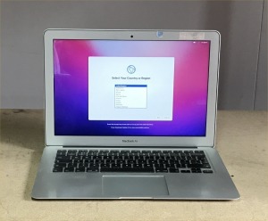 APPLE 13 INCH A1466 EMC 3178 MACBOOK WITH INTEL I5-5350U CPU, 8GB RAM, 250GB STORAGE, MACOS MONTEREY, FAULTY TRACKPAD (BUTTON PRESS) - NO POWER LEAD