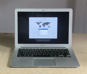 APPLE 13 INCH A1466 EMC 3178 MACBOOK WITH INTEL I5-5350U CPU, 8GB RAM, 250GB STORAGE, MACOS CATALINA - NO POWER LEAD