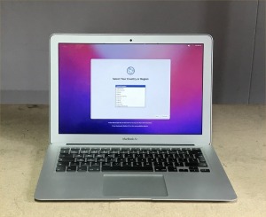 APPLE 13 INCH A1466 EMC 2925 MACBOOK WITH INTEL I5-5250U CPU, 4GB RAM, 250GB STORAGE, MACOS MONTEREY - NO POWER LEAD