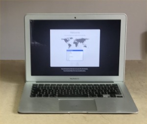 APPLE 13 INCH A1466 EMC 2925 MACBOOK WITH INTEL I5-5250U CPU, 4GB RAM, 120GB STORAGE, MACOS CATALINA, MISSING KEY - NO POWER LEAD