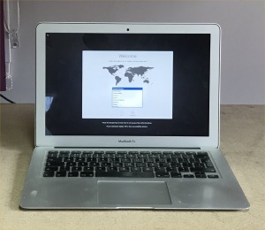 APPLE 13 INCH A1466 EMC 2632 MACBOOK INTEL I5-4260U CPU, 4GB RAM, 120GB STORAGE, MACOS CATALINA - NO POWER LEAD