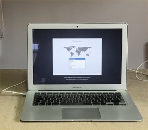 APPLE 13 INCH A1466 EMC 2632 MACBOOK WITH INTEL I5-4260U CPU, 4GB RAM, 250GB STORAGE, MACOS CATALINA, FAULTY BATTERY - NO POWER LEAD