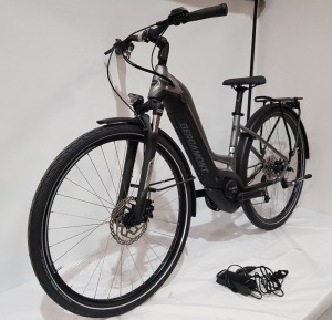 BERGAMONT E-HORIZON TOUR 500 AMSTERDAM BIKE MODEL: 286753 ; FRAME SIZE 44CM A SYMBIOSIS OF A SPORTY E-TREKKING BIKE AND A COMFORTABLE LOW-STEP BIKE, WITH MAXIMUM INTEGRATION OF THE BOSCH POWERTUBE BATTERY, EVEN AT ENTRY-LEVEL. FRAME: 28, ULTRA LITE AL-60