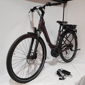 BERGAMONT E-HORIZON 4 RT BLACK BIKE MODEL: 286755 ; FRAME SIZE 44CM SMART AND ELEGANT FOR CITY AND COUNTRY: UNCOMPLICATED, LOW-STEP FRAME WITH QUIET BUT EFFICIENT BOSCH DRIVE AND DISCREET, RACK-MOUNTED BATTERY. FRAME: 28, SOLID AL-6061 TUBING, RACKTYPE B