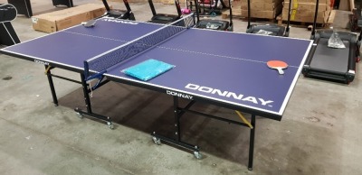 1 X DONNAY INDOOR / OUTDOOR FOLDING TABLE TENNIS TABLE (L 274 CM X W 153 CM X H 76 CM ) ( PLEASE NOTE THIS IS CUSTOMER RETURNS - UNKNOWN CONDITION )