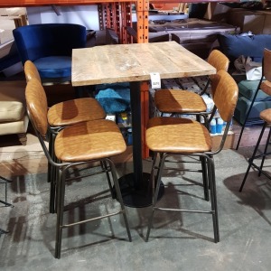 1 X TALL BAR WOODEN TABLE ( H 113 CM X 80 X 80 CM ) WITH 4 X LEATHER LOOK HIGH BAR STOOLS IN BROWN COLOUR