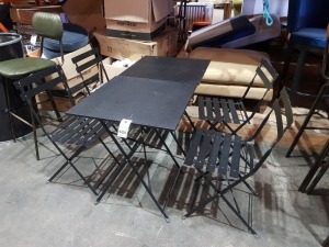 2 X BLACK METAL FOLDING GARDEN TABLES ( H 70 CM X 60 X 60 CM ) WIRH 4 X FOLDING CHAIRS ( SCUFF MARKS ON TABLES AND CHAIRS )