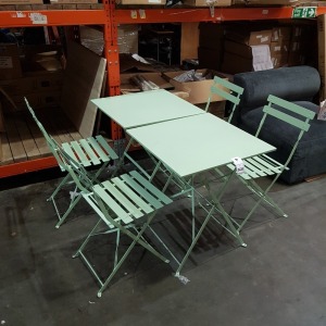 2 X GREEN METAL FOLDING GARDEN TABLES ( H 70 CM X 60 X 60 CM ) WIRH 4 X FOLDING CHAIRS ( SCUFF MARKS ON TABLES AND CHAIRS )