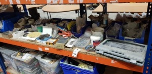 1 X FULL SHELF MIXED LOT CONTAINING TAP & DIE SET / BOSTICH HEADLESS MINI STAPLE PINS - VARIOUS SCREWS - SAFETY GLASSES - SANDING PADS - WOODEN DOWELS - VARIOUS TAPES - ETC