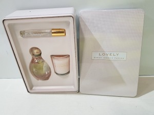 4 X BRAND NEW LOVELY SARAH JESSICA PARKER 3 PIECE GIFT SET CONTAINING EAU DE PARFUM SPRAY IN 100ML AND 15ML AND SCENTED CANDLE 60 GRAM (PLEASE NOTE MINOR DAMAGE ON 1 METAL BOX COVER)