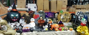 60+ BRAND NEW PREMIER HALLOWEEN MIXED LOT CONTAINING , 45 CM 3D SOFT ACRYLIC PUMPKIN WITH LEDS , LIGHT UP DECORATIVE WITCHES CAT BATTERY OPERATED , BATTERY OPERATED HANGING CLOWN , LED NEON EFFECT HANGING EYE 41CM , 1.7M BO LIT HANGING ANIMATED UPSIDE DOW