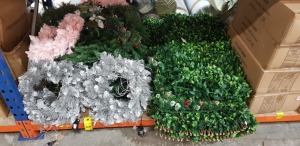 HALF A BAY OF BRAND NEW MIXED PREMIER CHRISTMAS LOT CONTAINING CHRISTMAS FOLIAGE WALL MOUNTS , VARIOUS WREATHS THIS INCLUDES SILVER TIP WREATH'S WITH LED'S , PINK , GREEN WITH RED BERRIES , ACORNS ON HALF A BAY