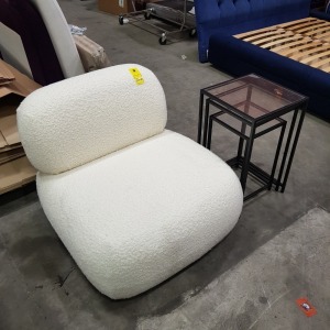 2 X FURNITURE LOT CONTAINING BACK REST CHAIR IN CREAM IN SIZE L 90 X W 90 X 75 CM AND ONE SET OF 3 GLASS SIDE TABLES IN BLACK METAL FRAME. ( NOTE EX DISPLAY )