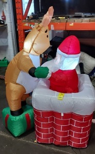 1 X ANIMATED INFLATABLE SANTA CLAUS CLIMBING OUT OF A CHIMNEY.