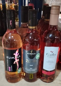 10 X BRAND NEW MIXED WINE LOT CONTAINING , GALLO FAMILY WHITE WINE ZINFANDEL , KUMALA 2022 ROSE , KUMALA ZENITH ROSE , ROCCAGRANDE PINOT NERO , ETC. ALL 75CL