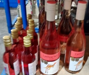 14 X BRAND NEW MIXED WINE LOT CONTAINING , 75CL YELLOW TAIL ROSE , 75CL KUMALA ZENITH ROSE , 187ML ECHO FALLS WHITE ZINFANDEL