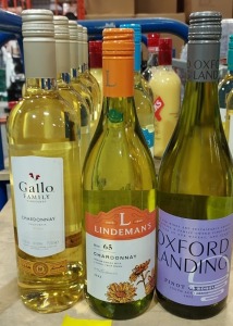 10 X BRAND NEW MIXED WHITE WINE LOT CONTAINING , GALLO FAMILY CHARDONNAY , OXFORD RIDING PINOT GRIGIO , LINDEMANS CHARDONNAY , ETC. ALL 75CL