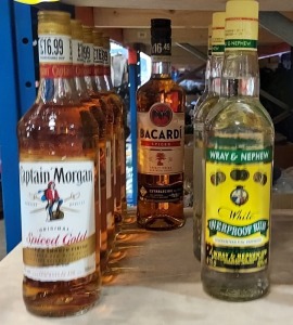 10 X BRAND NEW MIXED RUM LOT CONTAINING , 5 CAPTAIN MORGAN SPICED GOLD BOTTLES , 4 WRAY AND NEPHEWS OVERPROOF WHITE RUM , 1 BACARDI SPICED RUM BOTTLE , ALL 70CL