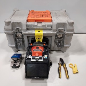 1 X SUMITOMO ELECTRIC TYPE - 72 C + HD CORE ALIGNING OPTICAL FIBRE FUSION SPLICER - WITH BATTERY AND CARRY CASE - NO CHARGER MANUFACTURE DATE : 05.2022 SERIAL NUMBER : 234928719060