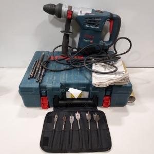 1 X BOSCH 240 V MULTIDRILL WITH VIBRATION CONTROLL ( GBH 4-31 DFR ) - 5 VARIOUS SIZE DRILL BITS AND SET OF 6 BOSCH WOOD DRILL BITS - WITH CARRY CASE