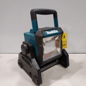 1 X MAKITA ML003G - 40 V MAX - XGT CORDLESS 1100 LUMENS LED WORK LIGHT