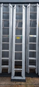 1 X LYTE 5B TRIPLE EXTENSION ALLUMINIUM SILVER LADDERS - 2.5 - 5.96 METERS - ROLE RUNG SUPPORT AND LASHING ROPE - ALSO TO INLCUDE ANTISLIP LADDER STOPS