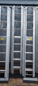 1 X LYTE 5B TRIPLE EXTENSION ALLUMINIUM SILVER LADDERS - 2.5 - 5.96 METERS - ROLE RUNG SUPPORT AND LASHING ROPE - ALSO TO INLCUDE ANTISLIP LADDER STOPS