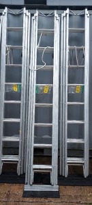 1 X LYTE 5B TRIPLE EXTENSION ALLUMINIUM SILVER LADDERS - 2.5 - 5.96 METERS - ROLE RUNG SUPPORT AND LASHING ROPE - ALSO TO INLCUDE ANTISLIP LADDER STOPS