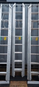 1 X LYTE 5B TRIPLE EXTENSION ALLUMINIUM SILVER LADDERS - 2.5 - 5.96 METERS - ROLE RUNG SUPPORT AND LASHING ROPE - ALSO TO INLCUDE ANTISLIP LADDER STOPS