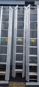 1 X LYTE 5B TRIPLE EXTENSION ALLUMINIUM SILVER LADDERS - 2.5 - 5.96 METERS - ROLE RUNG SUPPORT AND LASHING ROPE - ALSO TO INLCUDE ANTISLIP LADDER STOPS