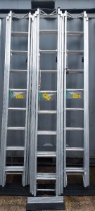 1 X LYTE 5B TRIPLE EXTENSION ALLUMINIUM SILVER LADDERS - 2.5 - 5.96 METERS - ROLE RUNG SUPPORT AND LASHING ROPE - ALSO TO INLCUDE ANTISLIP LADDER STOPS